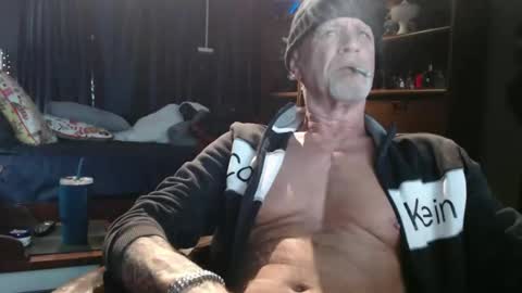 Snapshot of thehouseguy513 chatting on 01-07-26, 05:10 thehouseguy513 online show from 01-07-26, 05:10