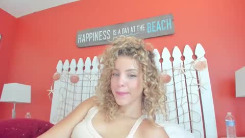 Snapshot of theislandgirl chatting on 01-01-25, 05:55 Lily Marie online show from 01-01-25, 05:55