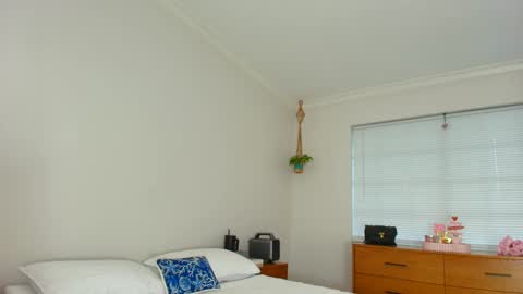 Snapshot of theislandgirl chatting on 01-22-25, 07:24 Lily Marie online show from 01-22-25, 07:24