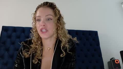 Snapshot of theislandgirl chatting on 09-08-25, 09:47 Lily Marie online show from 09-08-25, 09:47