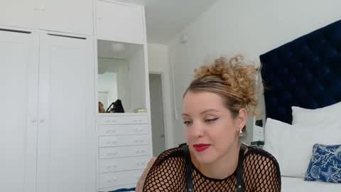 Snapshot of theislandgirl chatting on 10-20-25, 07:58 Lily Marie online show from 10-20-25, 07:58