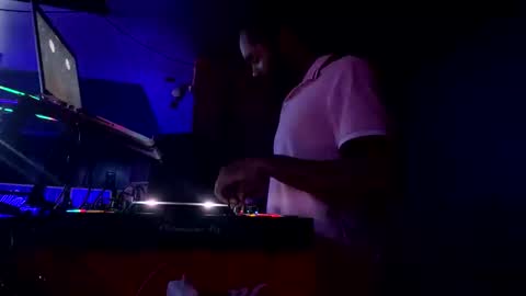 Snapshot of thejamaican101 chatting on 09-19-25, 02:57 Alex876 online show from 09-19-25, 02:57