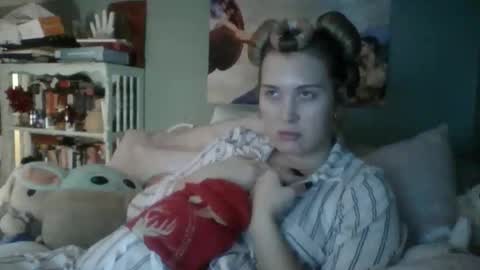 Snapshot of thelittlebambii chatting on 12-20-25, 04:30 Little Bambii online show from 12-20-25, 04:30