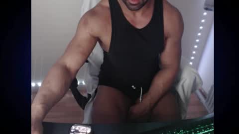 Snapshot of themusclefactory chatting on 11-10-25, 08:08 TheMuscleFactory online show from 11-10-25, 08:08