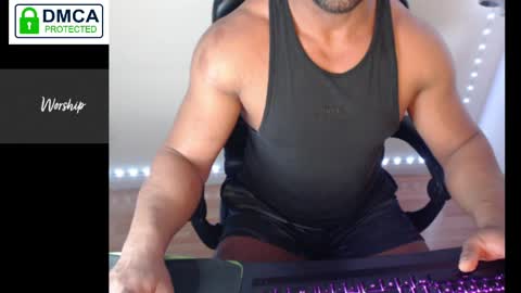 Snapshot of themusclefactory chatting on 04-10-26, 06:23 TheMuscleFactory online show from 04-10-26, 06:23