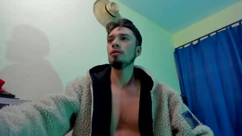 Snapshot of theo_stone04 chatting on 09-18-25, 06:04 Theo online show from 09-18-25, 06:04