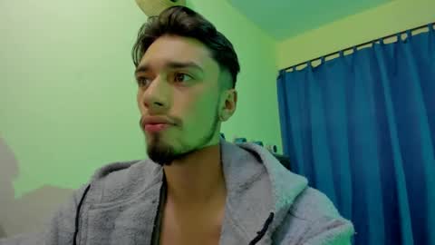 Snapshot of theo_stone04 chatting on 09-27-25, 09:36 Theo online show from 09-27-25, 09:36