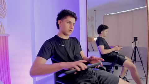 Snapshot of theohawke_ chatting on 12-14-24, 05:14 THEO- MATEO online show from 12-14-24, 05:14