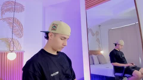 Snapshot of theohawke_ chatting on 12-15-24, 01:32 THEO- MATEO online show from 12-15-24, 01:32