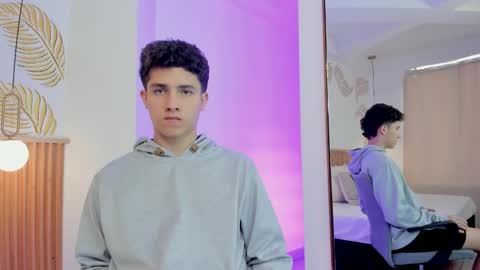 Snapshot of theohawke_ chatting on 12-17-24, 04:53 THEO- MATEO online show from 12-17-24, 04:53