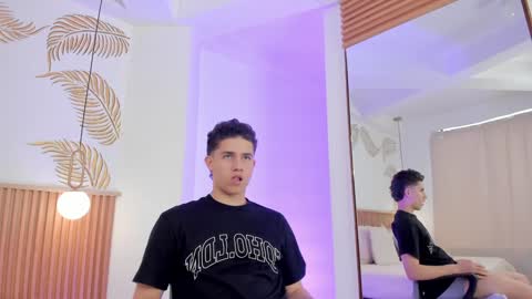 Snapshot of theohawke_ chatting on 12-23-24, 03:33 THEO- MATEO online show from 12-23-24, 03:33