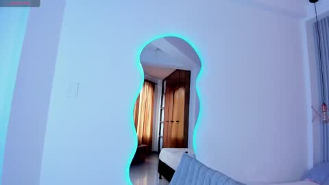 Snapshot of theohawke_ chatting on 01-04-25, 08:48 THEO- MATEO online show from 01-04-25, 08:48