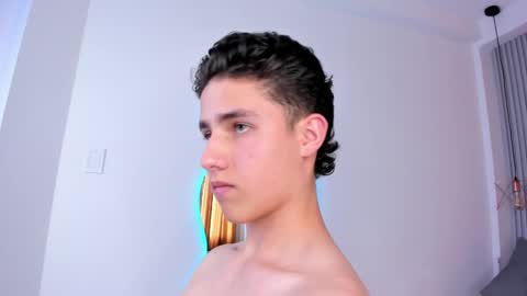 Snapshot of theohawke_ chatting on 01-07-25, 07:59 THEO- MATEO online show from 01-07-25, 07:59