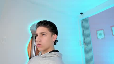 Snapshot of theohawke_ chatting on 01-08-25, 02:03 THEO- MATEO online show from 01-08-25, 02:03