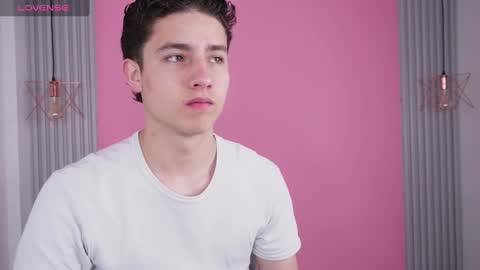 Snapshot of theohawke_ chatting on 01-19-25, 01:44 THEO- MATEO online show from 01-19-25, 01:44