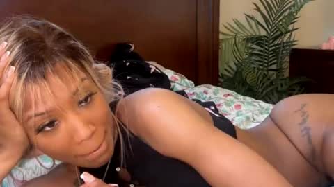 Snapshot of theonlylacey_ chatting on 03-12-26, 10:27 theonlylacey_ online show from 03-12-26, 10:27