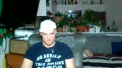 Snapshot of theoutfitter chatting on 02-15-25, 11:39 MISTERPOWERS online show from 02-15-25, 11:39