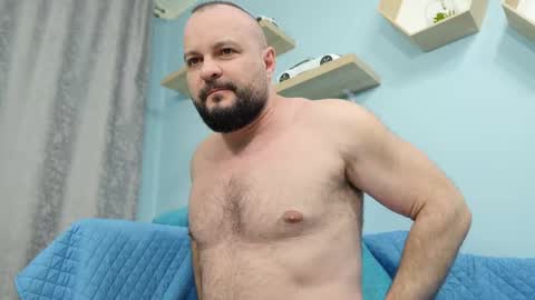 Snapshot of thephenomone chatting on 02-11-25, 01:51 Chris online show from 02-11-25, 01:51