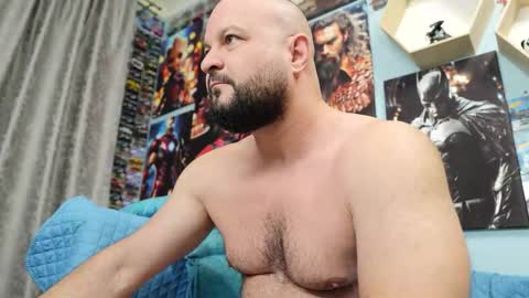 Snapshot of thephenomone chatting on 10-04-25, 05:16 Chris online show from 10-04-25, 05:16