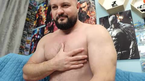 Snapshot of thephenomone chatting on 10-06-25, 02:36 Chris online show from 10-06-25, 02:36