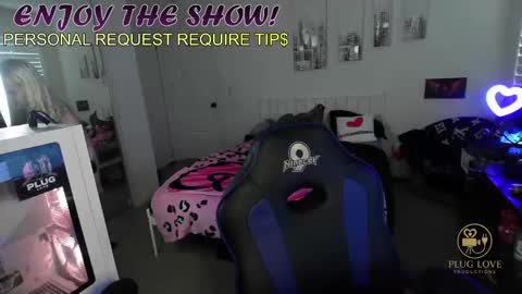 The Plug Love  Friends online show from 12-21-25, 06:37