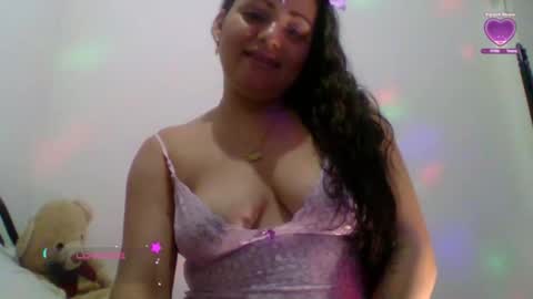 Snapshot of thequeenbella chatting on 09-22-25, 12:18 bella saritta online show from 09-22-25, 12:18