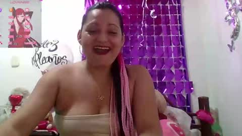 Snapshot of thequeenbella chatting on 10-08-25, 11:02 bella saritta online show from 10-08-25, 11:02