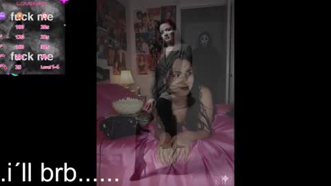 Snapshot of thequeenbella chatting on 10-18-25, 10:27 bella saritta online show from 10-18-25, 10:27