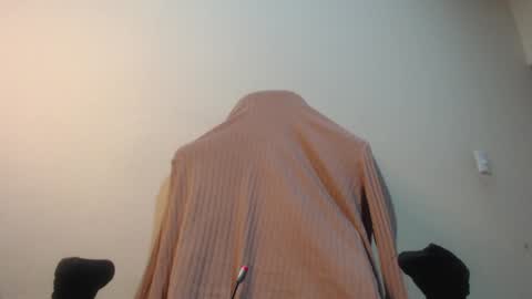 Snapshot of therazhanen chatting on 12-08-24, 05:39 Santiago Enrique online show from 12-08-24, 05:39