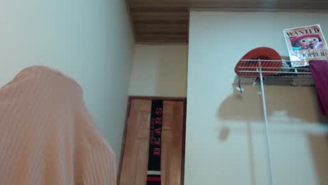 Snapshot of therazhanen chatting on 12-15-24, 05:13 Santiago Enrique online show from 12-15-24, 05:13