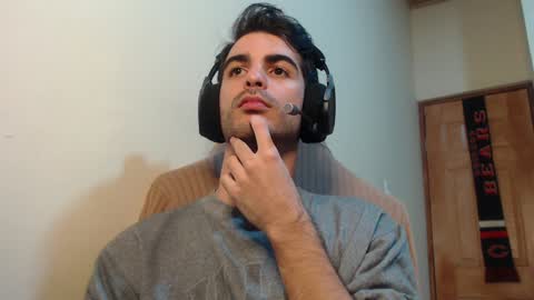 Snapshot of therazhanen chatting on 12-17-24, 06:02 Santiago Enrique online show from 12-17-24, 06:02