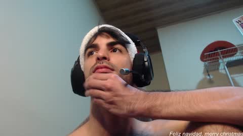 Snapshot of therazhanen chatting on 12-29-24, 05:42 Santiago Enrique online show from 12-29-24, 05:42