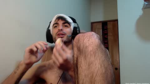 Snapshot of therazhanen chatting on 12-31-24, 04:49 Santiago Enrique online show from 12-31-24, 04:49