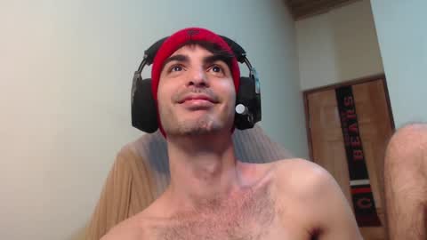 Snapshot of therazhanen chatting on 01-06-25, 05:19 Santiago Enrique online show from 01-06-25, 05:19