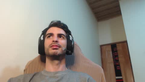 Snapshot of therazhanen chatting on 01-10-25, 04:54 Santiago Enrique online show from 01-10-25, 04:54