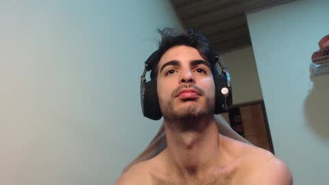 Snapshot of therazhanen chatting on 01-12-25, 06:06 Santiago Enrique online show from 01-12-25, 06:06