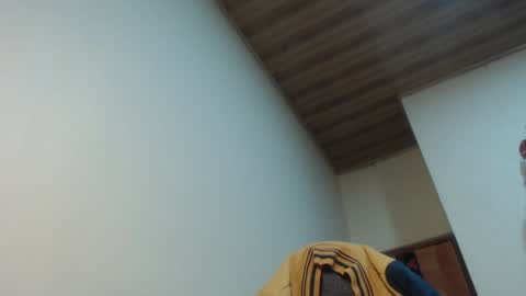 Snapshot of therazhanen chatting on 01-18-25, 05:20 Santiago Enrique online show from 01-18-25, 05:20