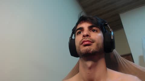 Snapshot of therazhanen chatting on 01-22-25, 03:52 Santiago Enrique online show from 01-22-25, 03:52