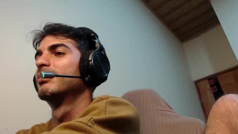 Snapshot of therazhanen chatting on 09-10-25, 04:45 Santiago Enrique online show from 09-10-25, 04:45