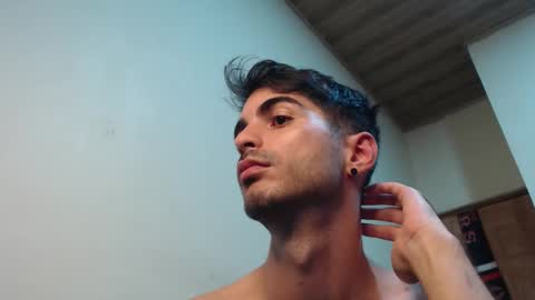 Snapshot of therazhanen chatting on 09-22-25, 04:58 Santiago Enrique online show from 09-22-25, 04:58