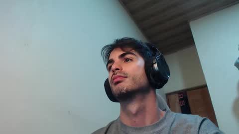 Snapshot of therazhanen chatting on 10-02-25, 06:09 Santiago Enrique online show from 10-02-25, 06:09