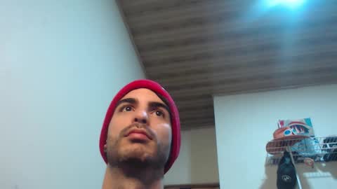 Snapshot of therazhanen chatting on 10-19-25, 06:36 Santiago Enrique online show from 10-19-25, 06:36