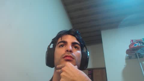 Snapshot of therazhanen chatting on 10-22-25, 05:30 Santiago Enrique online show from 10-22-25, 05:30