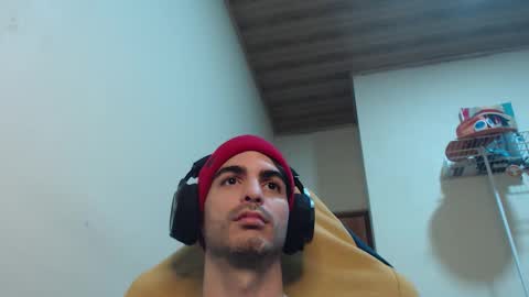 Snapshot of therazhanen chatting on 10-29-25, 05:31 Santiago Enrique online show from 10-29-25, 05:31