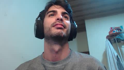 Snapshot of therazhanen chatting on 11-02-25, 04:59 Santiago Enrique online show from 11-02-25, 04:59