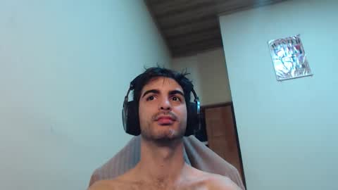 Snapshot of therazhanen chatting on 11-11-25, 03:39 Santiago Enrique online show from 11-11-25, 03:39