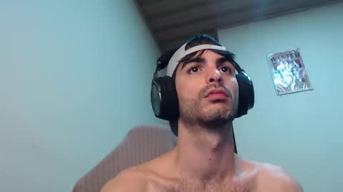 Snapshot of therazhanen chatting on 11-12-25, 04:46 Santiago Enrique online show from 11-12-25, 04:46