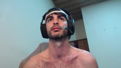 Snapshot of therazhanen chatting on 11-18-25, 06:07 Santiago Enrique online show from 11-18-25, 06:07