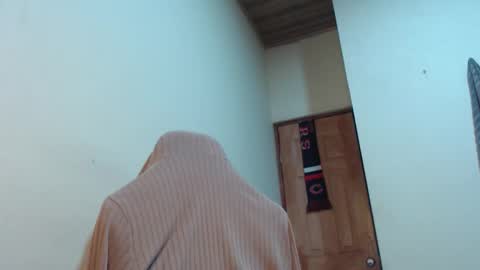 Snapshot of therazhanen chatting on 12-03-25, 05:59 Santiago Enrique online show from 12-03-25, 05:59