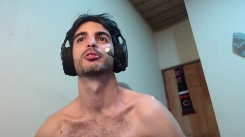 Snapshot of therazhanen chatting on 12-04-25, 05:06 Santiago Enrique online show from 12-04-25, 05:06